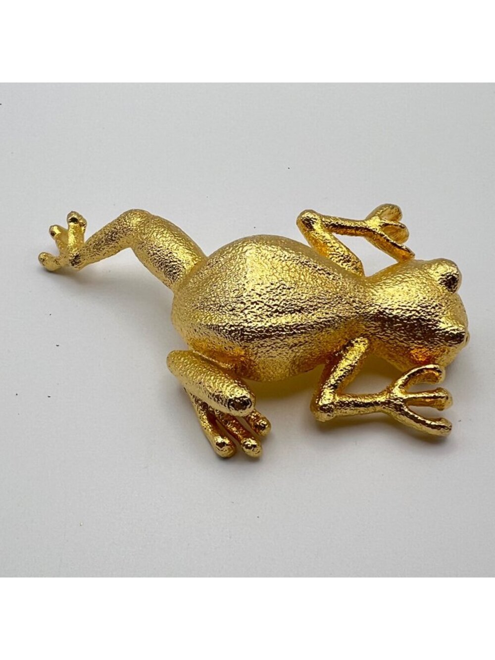 Gold Tone Frog Shoulder Brooch 3D Sculptural Climbing Figural Pin Vintage Style